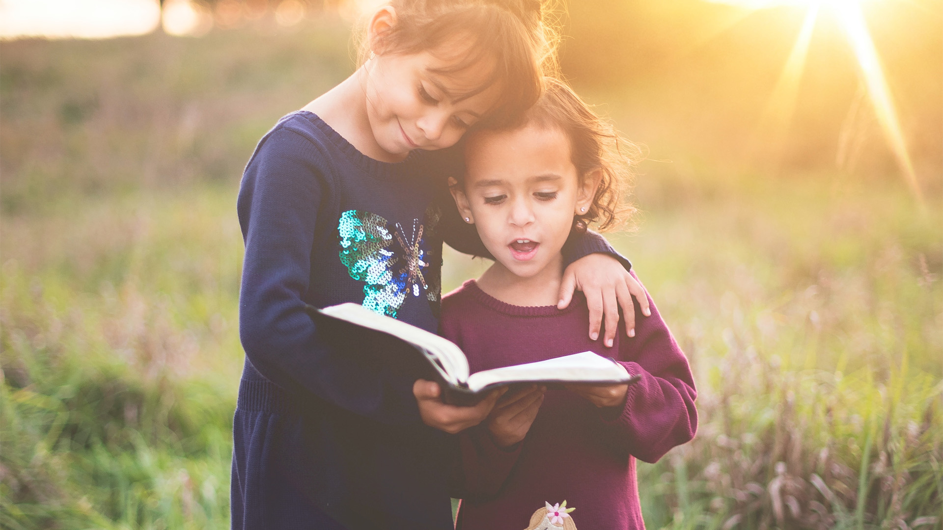 Outdoor Storytime: How Nature Enhances Storytelling and Imagination for Preschoolers