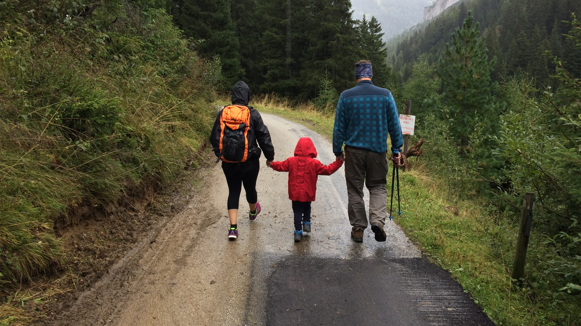 Building Strong Bonds Outdoors: Outdoor Family Activities to Strengthen Parent-Child Connection